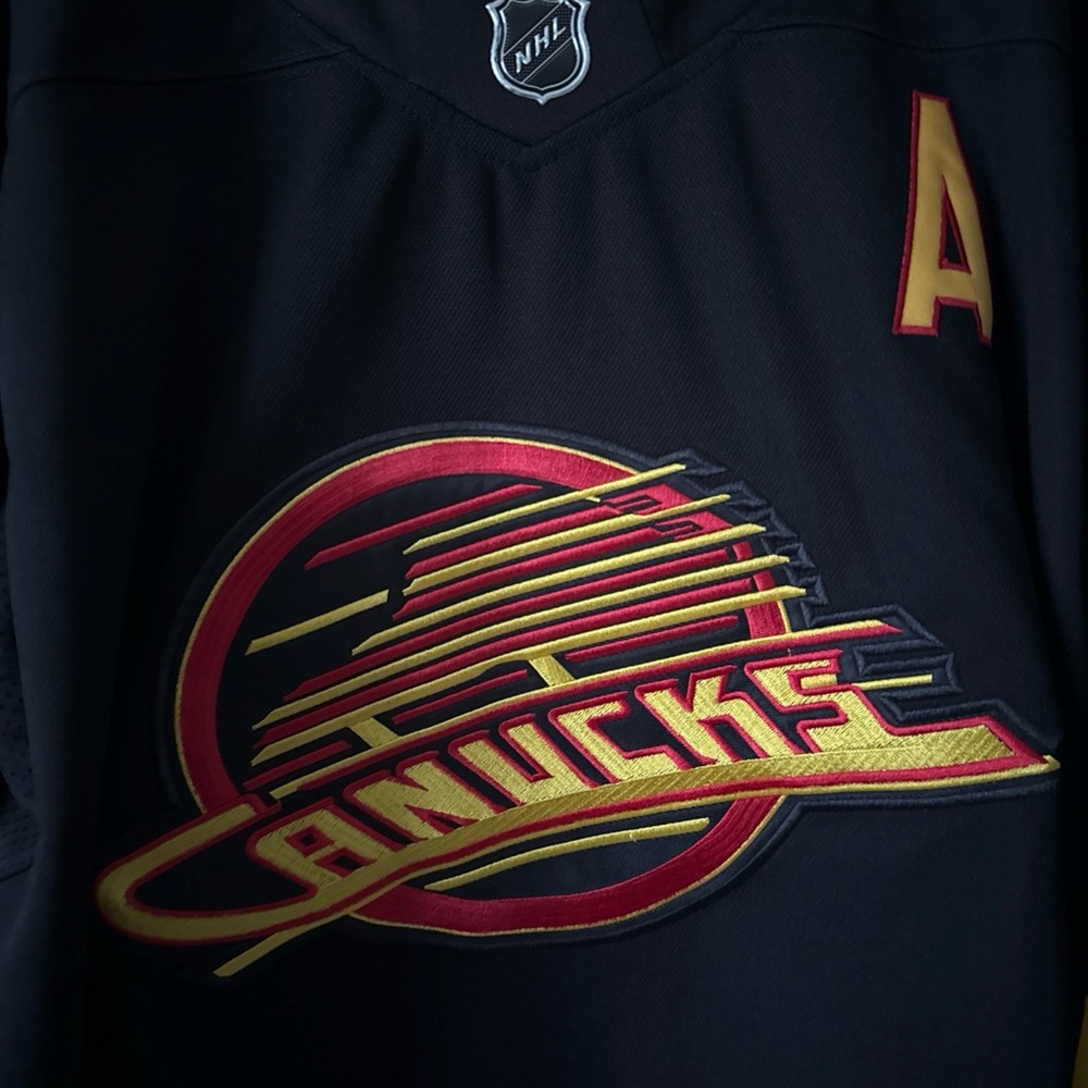 Men’s Fanatics Elias Pettersson #40 Vancouver Canucks NHL Jersey Sz 54 - RARE - Picture 2 of 7